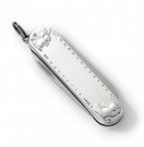 BAKSIDE Lommekniv med sølvbeslag og sølvkjede (kvalitet 925). Selve kniven er fra Victorinox. Kan graveres med navn og dato. Lengde:5,8 cm thumbnail